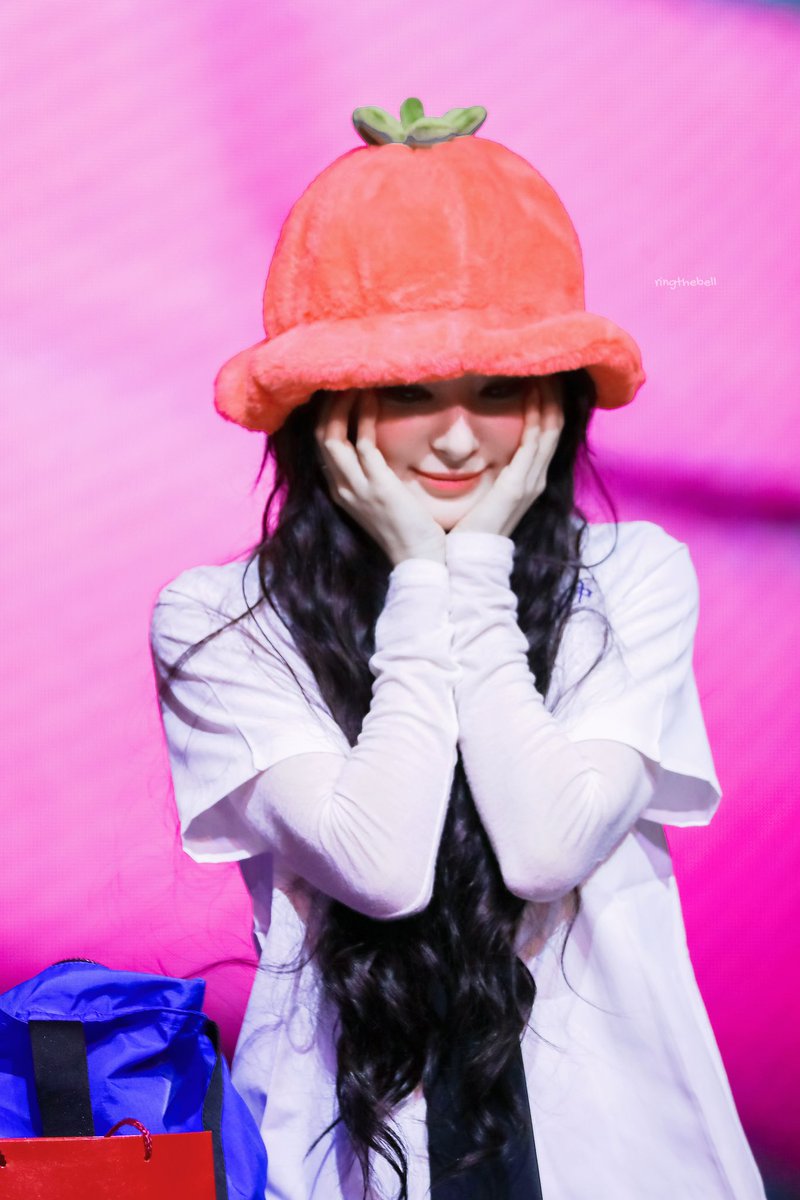 ringthebell_210's tweet photo. 250316 k4팬싸
🍅😆

#레드벨벳 #RedVelvet #슬기 #SEULGI https://t.co/QzZQiirrcp