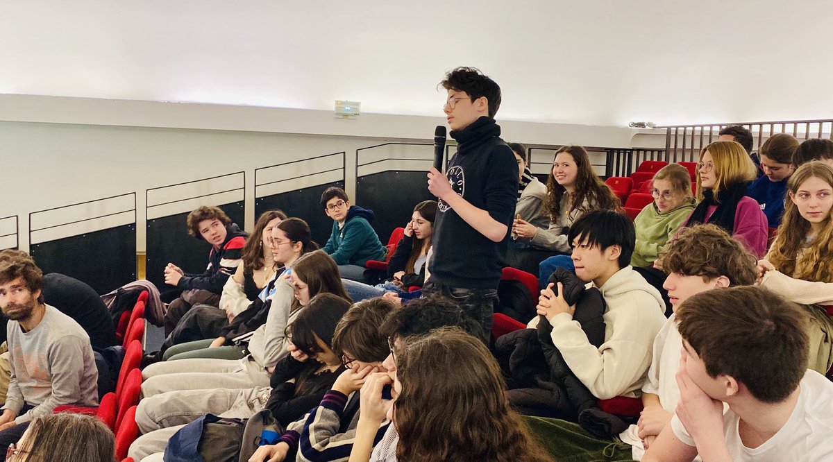 Mairie9Paris's tweet photo. 300 collégiens et lycéens du 9e étaient réunis ce matin autour de Kamel Daoud pour un échange d’une rare intensité autour de la liberté d’expression @dburkli https://t.co/ICad0qYzGB