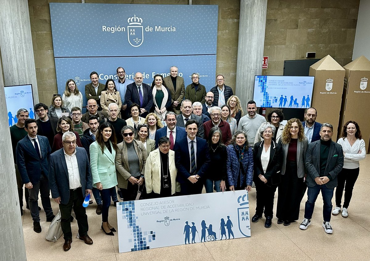 La Región de Murcia se sitúa a la vanguardia de la #accesibilidad universal con la entrada en vigor de su reglamento

El consejero de Fomento e Infraestructuras preside la constitución del Consejo Asesor Regional de Accesibilidad Universal que velará por el cumplimiento del