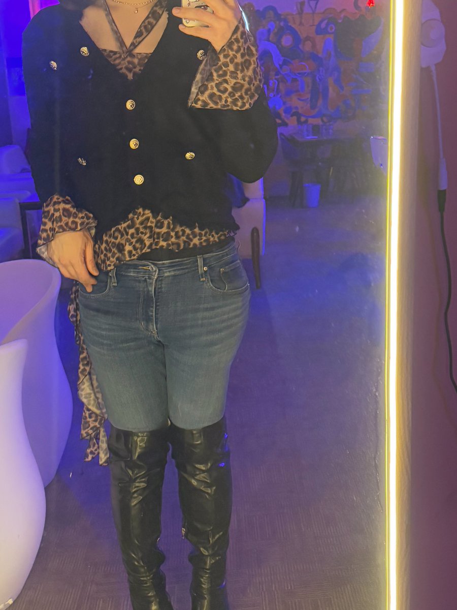 호피 시스루 상의 딱 달라붙는 가디건과 데님 그리고 롱부츠 신어주기 🐆👖👢🖤
#시디 #러버 #여장 #쉬멜 #트젠 
#sissy #femboy #ladyboy #newhalf