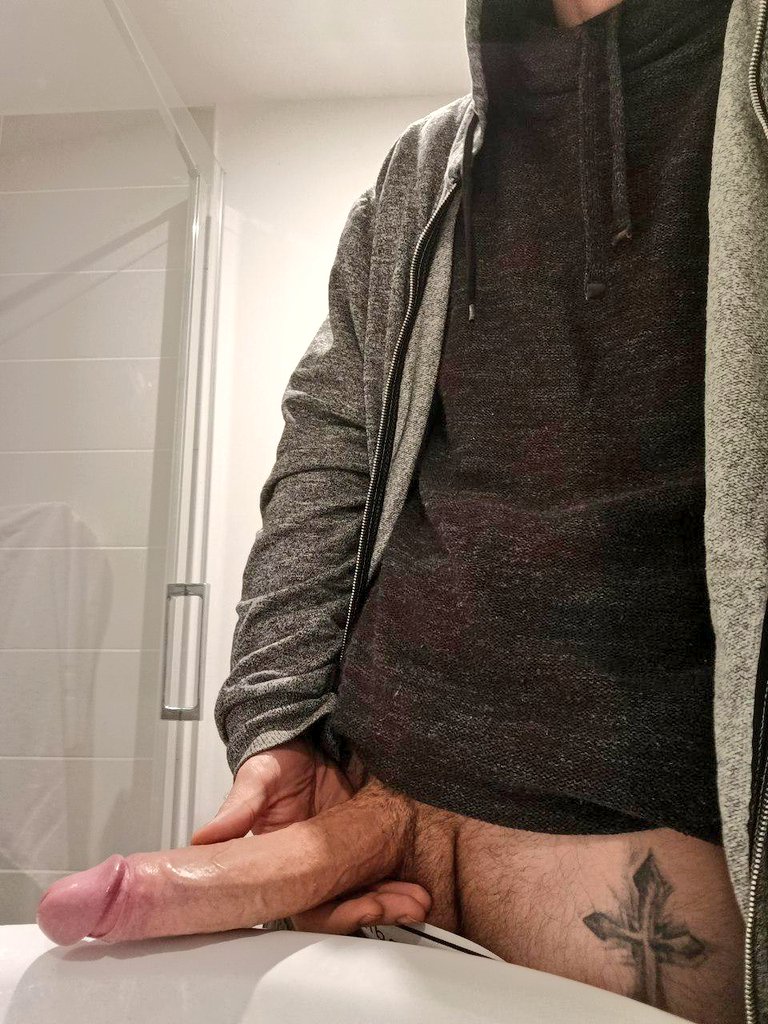 To small, To big or just right ?🤫🤭

Theres Nothing like chopping some wood in the morning...

#small #big #lagom #cock
#dickpic #ONLYFANSBOY #xxx #boner #altmodel