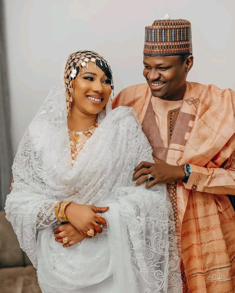 Bestlady102's tweet photo. A happy couple, a happy home!🤗
#Nikkai #Couplesgoal
Nationwide / Asake / NYSC https://t.co/PEOeuMi8PS