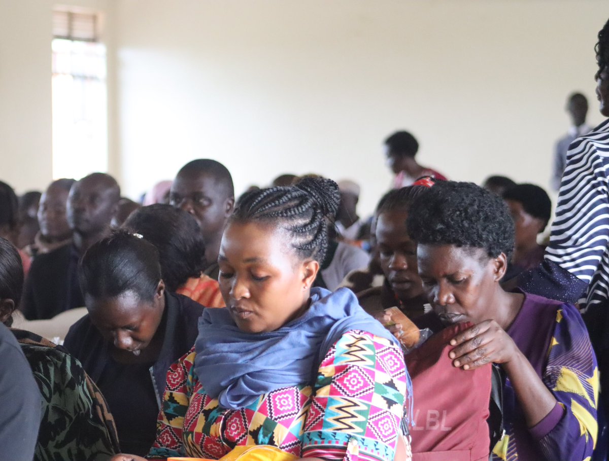 Kisubi_Mapeera's tweet photo. Yesterday, we held a fruitful Parent-Teacher Meeting for our S4 & S6 candidates, discussing key issues to support their success. We appreciate all parents who attended and shared valuable insights. Together, we shape a brighter future! #KIMSS #FutureAchievers https://t.co/M6LjtV9jsJ