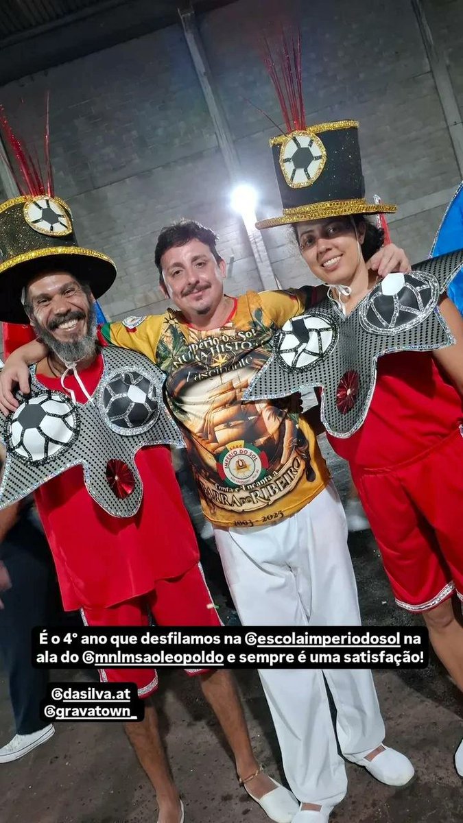 gravatown's tweet photo. carnaval não para... carnaval dá um tempo"
pra quem 
'todo dia é fim do mês 
o ano não começa nunca.

~Império do Sol (são leo) no Porto Seco com Arte Trabalhadora na ala dos ocupa https://t.co/ZsZomPxn8t
