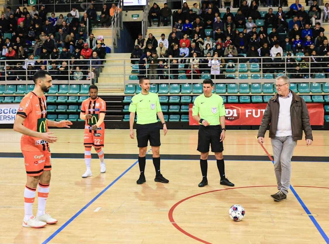 ⚽ Les passionnés de #futsal se sont retrouvés samedi au Palais des Sports pour l'événement de la saison sur le territoire : le match de gala du <a href="/KGSFutsal/">Kingersheim Futsal</a> face au <a href="/ELFC_officiel/">Etoile Lavalloise Mayenne FC</a> ainsi que la rencontre entre l'équipe de France féminine et la Sélection Grand Est.

#ADNSport