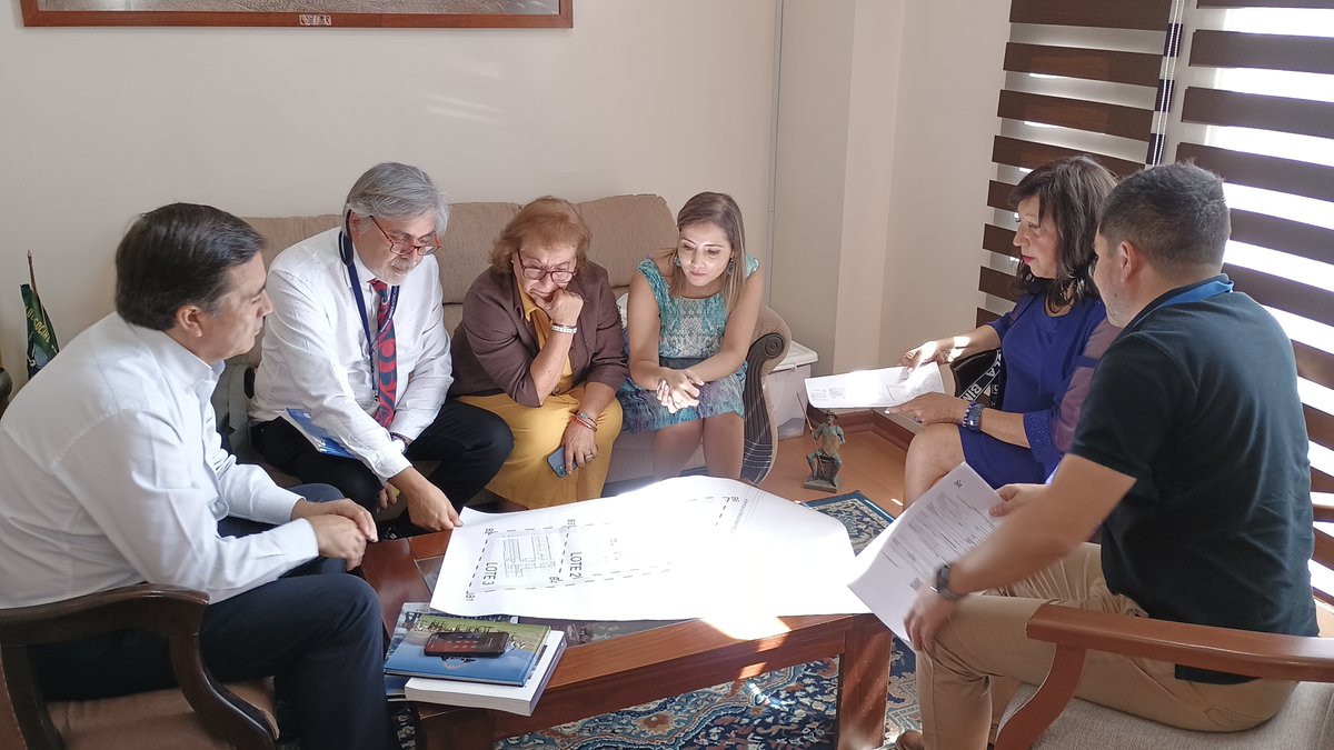 Directora, Susan Porras, se reunió con el Alcalde de Los Andes, Manuel Rivera, las Consejeras Regionales María Victoria Rodríguez y Edith Quiroz y el Consejero Rodolfo Silva, para revisar los proyectos del tercer CESFAM y el COSAM de Los Andes.
