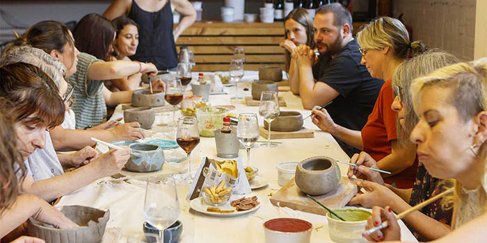 Barcelona és molt més (@bcnmoltmes) on Twitter photo 🎨🍷 Ceràmica & vermut al Celler Artium! Deixa volar la teva creativitat amb la tècnica dels pessics, crea la teva peça i gaudeix d'un vermut artesà! ✨
📅 30/03
🕒 11:30 h
📍Celler <a href="/Artium1908/">Caves Artium</a>
barcelonaesmoltmes.cat/ca/-/vermut-am…
#BCNmoltmés #PaisatgesBarcelona <a href="/AjuntamentArtes/">Ajuntament d'Artés</a> 🎨🍷 Ceràmica & vermut al Celler Artium! Deixa volar la teva creativitat amb la tècnica dels pessics, crea la teva peça i gaudeix d'un vermut artesà! ✨
📅 30/03
🕒 11:30 h
📍Celler <a href="/Artium1908/">Caves Artium</a>
barcelonaesmoltmes.cat/ca/-/vermut-am…
#BCNmoltmés #PaisatgesBarcelona <a href="/AjuntamentArtes/">Ajuntament d'Artés</a>
