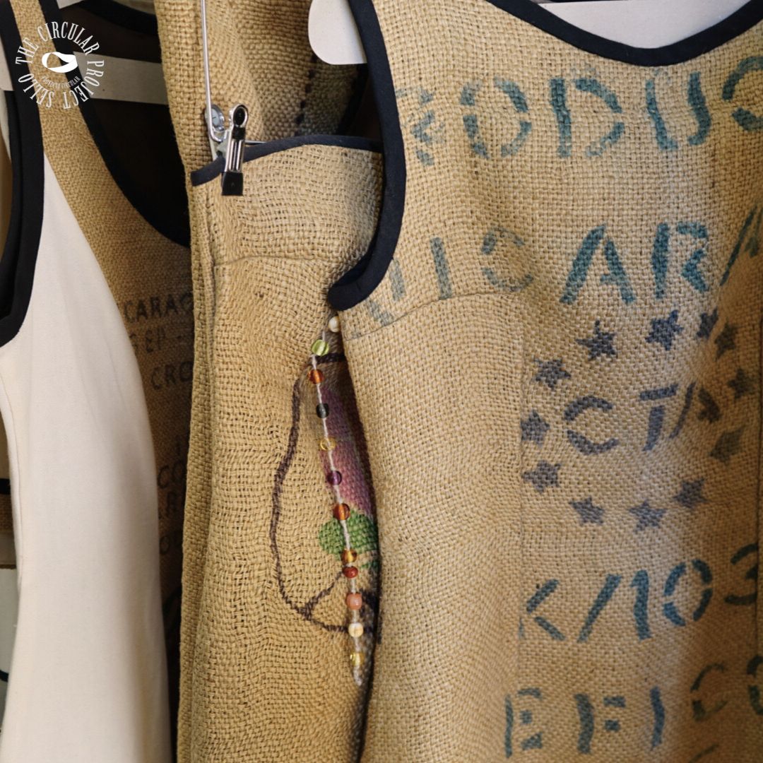 ¡Elige materiales reciclados y naturales, siempre son más gentiles al contacto con la piel y más cómodos! Nuestros colaboradores eligen fibras naturales como , que reutiliza bolsas de café para darle una nueva vida con creatividad. 🩵♻️

<a href="/SiCmodaes/">SIC, Sostenible Innovación Circular en Moda</a> <a href="/CSFWMadrid/">CSFW Madrid</a>