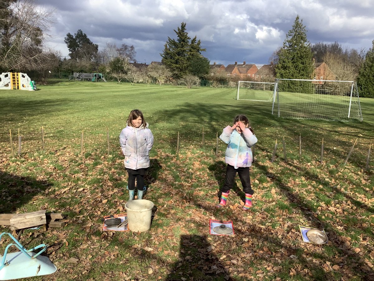 CranfordParkCE's tweet photo. For their outdoor Science lesson, #Year1 had fun sorting out everyday materials from our #forestschool. They sorted items into wood, plastic, metal and glass.
#britishscienceweek2025 #outdoorlearning https://t.co/0P17medpmy