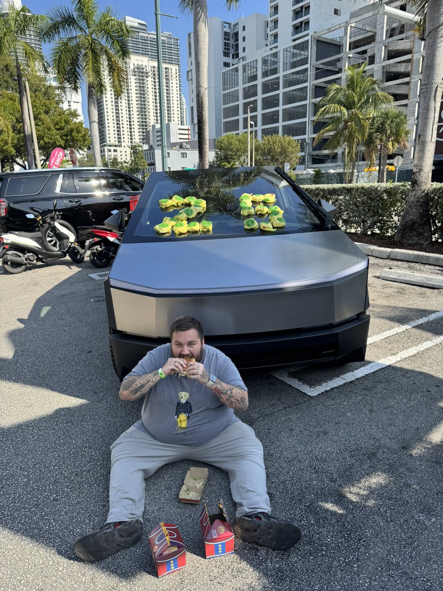 GALLASANDALLA tweet media