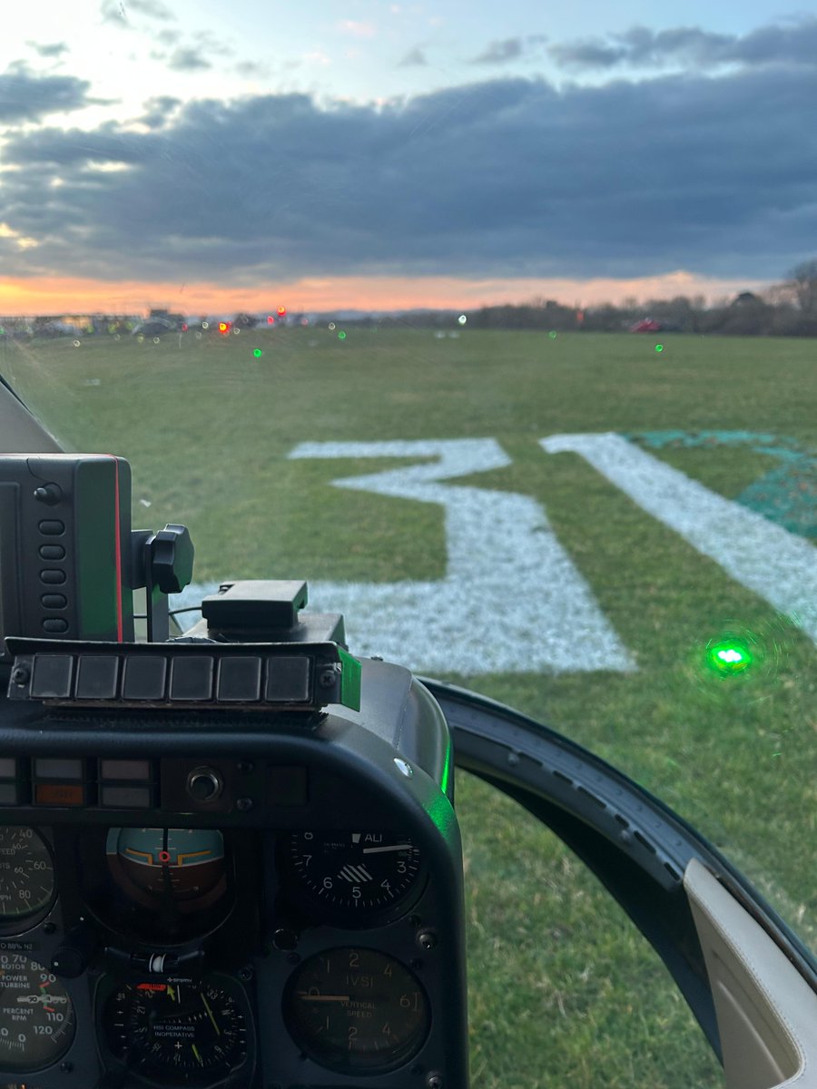 HeliflightUK's tweet photo. A few more photos from #CheltenhamFestival 2025. #CheltenhamRaces 🐎🚁🐎🚁 https://t.co/pNPqVWVYj7
