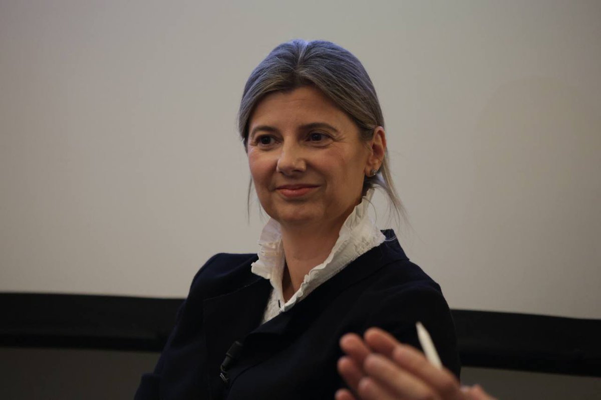 Madridiario's tweet image. #innovacioneducativa Ana Caballero, vicepresidenta de @digitalforeu : "No es lo mismo hablar de un teléfono móvil que hablar de herramientas pedagógicas que acompañan en el proceso educativo al menor". 

🎥youtube.com/watch?v=fL6wUZ…

#Madridiario #Educación