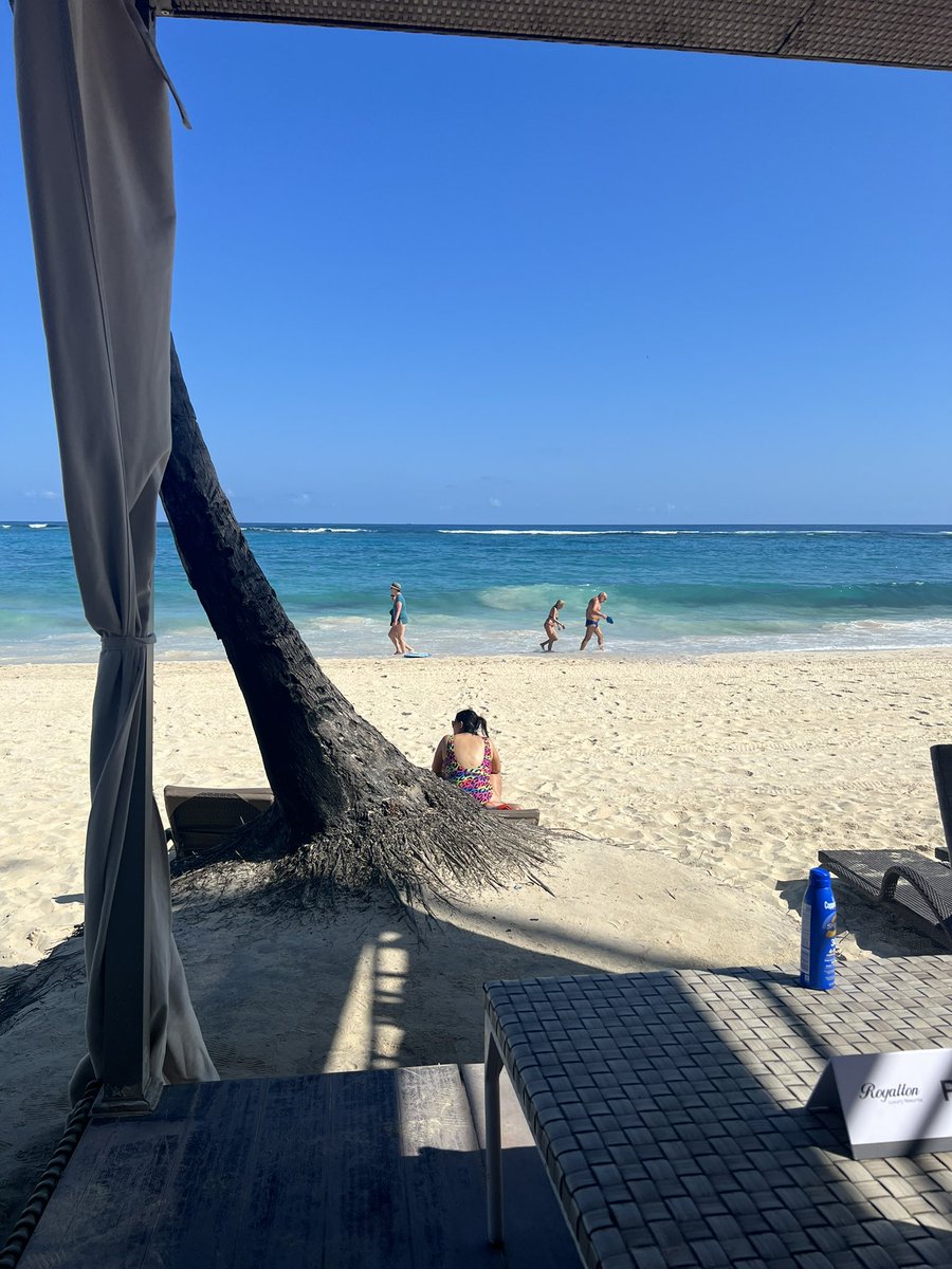 Tami Booth tweet media