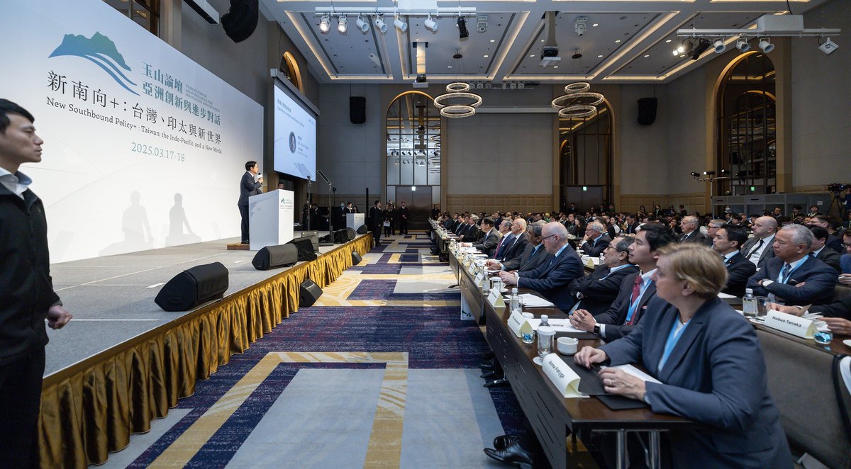 Taiwan Presidential Office Spokesperson (@taiwanpresspox) on Twitter photo News Release: President <a href="/ChingteLai/">賴清德Lai Ching-te</a> addresses opening of 2025 <a href="/yushanforum/">Yushan Forum 玉山論壇</a>
english.president.gov.tw/News/6921#new News Release: President <a href="/ChingteLai/">賴清德Lai Ching-te</a> addresses opening of 2025 <a href="/yushanforum/">Yushan Forum 玉山論壇</a>
english.president.gov.tw/News/6921#new