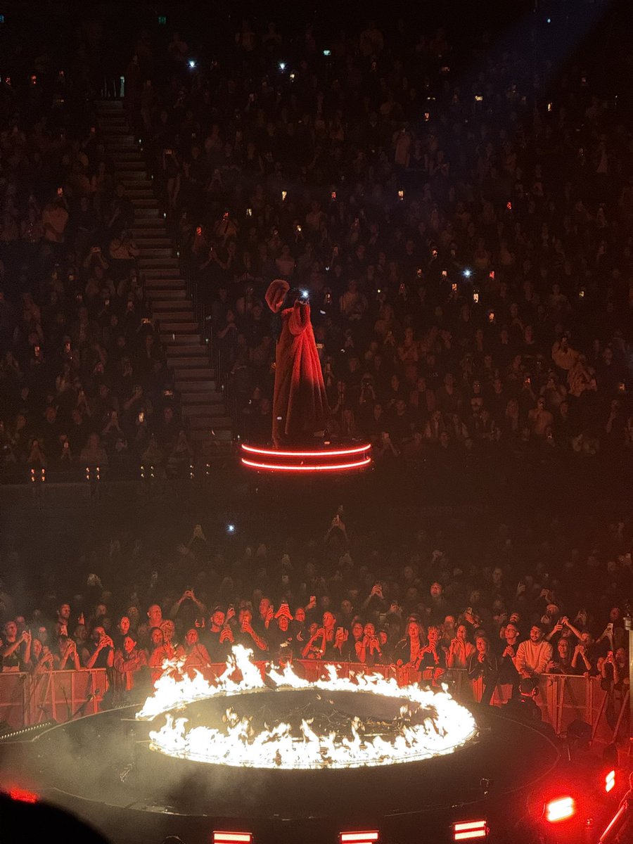 Ladies and gentlemen Dua Fucking Legend Lipa!!!