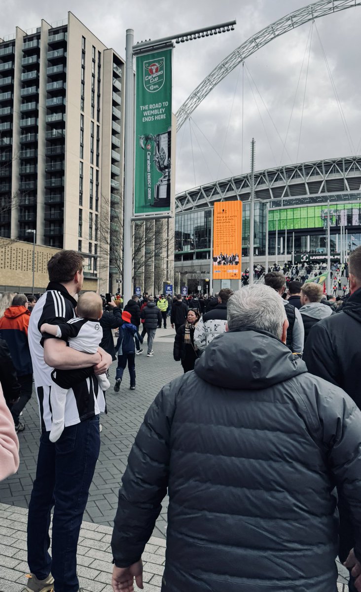 My favourite photo from yesterday. 

Had to stop and take this when I saw them looking at the arch. 

A proud Dad with his young bairn about to witness history. #nufc