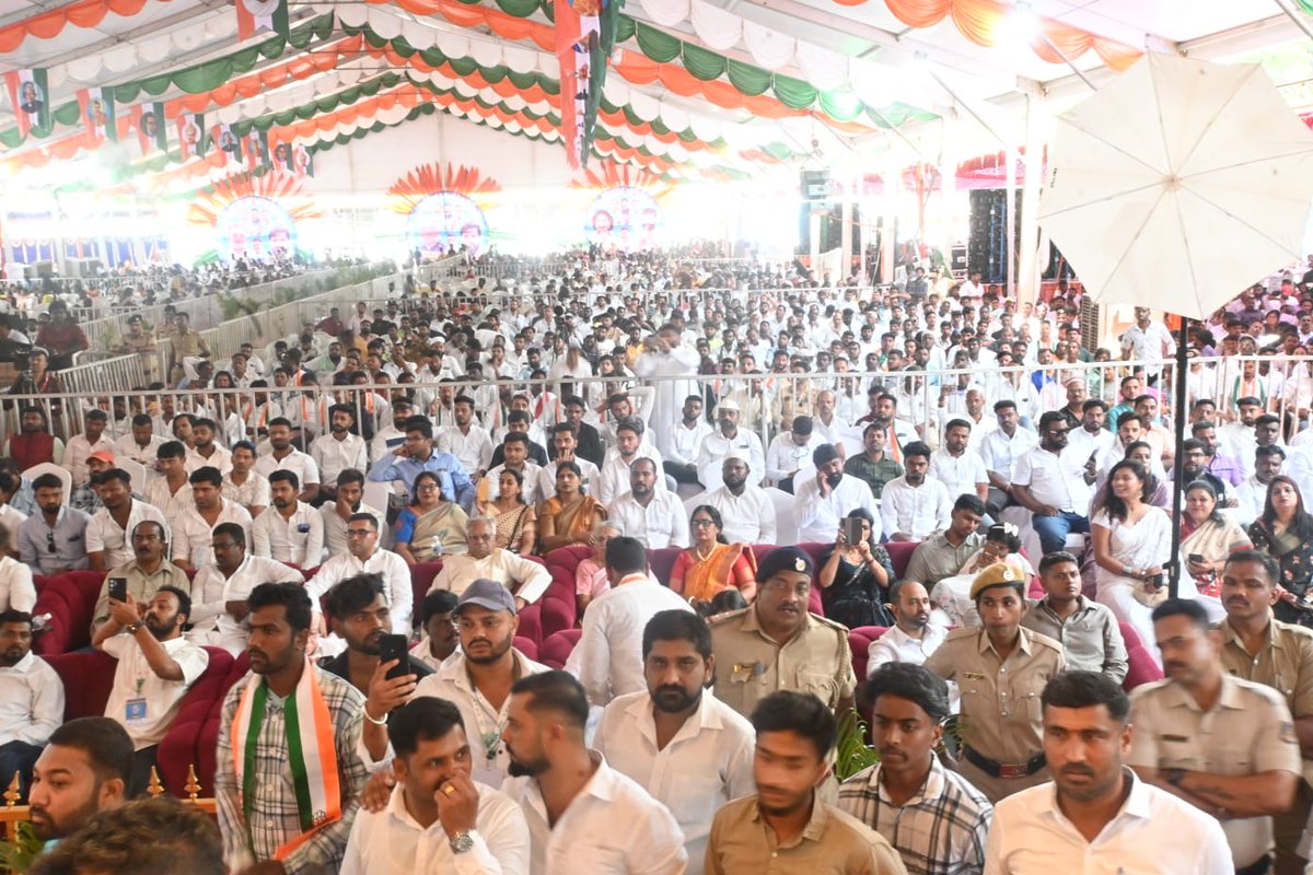 UdayBhanuIYC's tweet photo. Honoured to attend the energetic oath-taking ceremony of @manjunathansui, @IYCKarnataka' newly appointed state president, alongside Deputy CM Shri @DKShivakumar ji & senior leaders from Karnataka! 

As Youth Congress workers, we're committed to bridging the gap between the Karnataka Govt & its people, ensuring everyone benefits from pro-people policies.