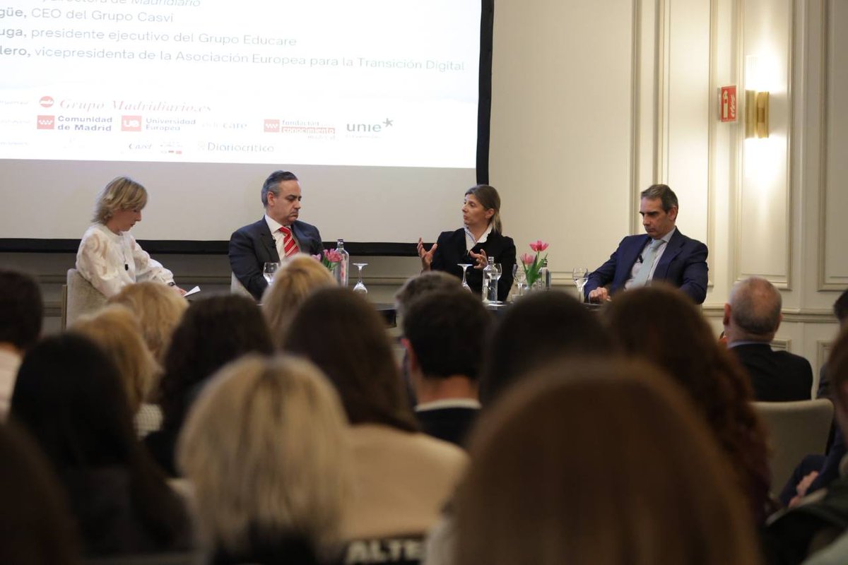 Madridiario's tweet photo. #innovacioneducativa Juan Luis Yagüe (@jlyague), CEO del Grupo @Casvi, sobre la importancia de fomentar el buen uso de las tecnologías: "Creo siempre más en educar que en coartar. El ejemplo es la mejor manera de educar. No debemos usar el teléfono como chupete tecnológico".

🎥https://t.co/nSOIZZK9hN

#Madridiario #Educación