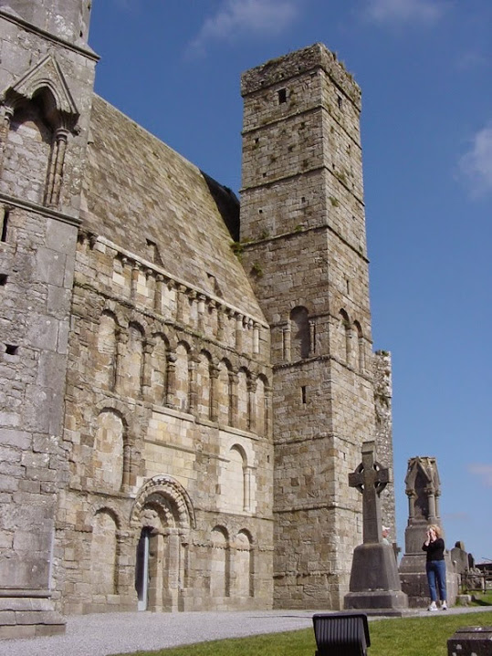INeverKnewThat1's tweet photo. Celebrating St Patrick's Day!

Cathedral on stunning Rock of Cashel, County Tipperary

#StPatrciksDay #ineverknewthat 
#ineverknewthataboutireland #ineverknewthatabouttheirish #rockofcashel https://t.co/DRbqRnordf