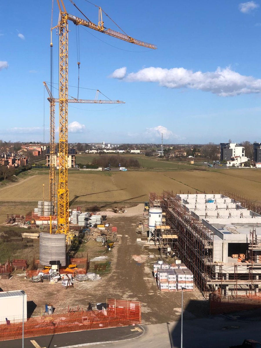 🏗️ AGGIORNAMENTO DAL CANTIERE DI GRANAROLO🏗️

Nei lotti SF08-09, le strutture delle ville A stanno prendendo forma e presto inizieranno gli interventi per la realizzazione della palazzina B. 

news gbastudio.it/news.php?open=…

#GBaStudio #GBaLab #GBa #Brini #Architettura