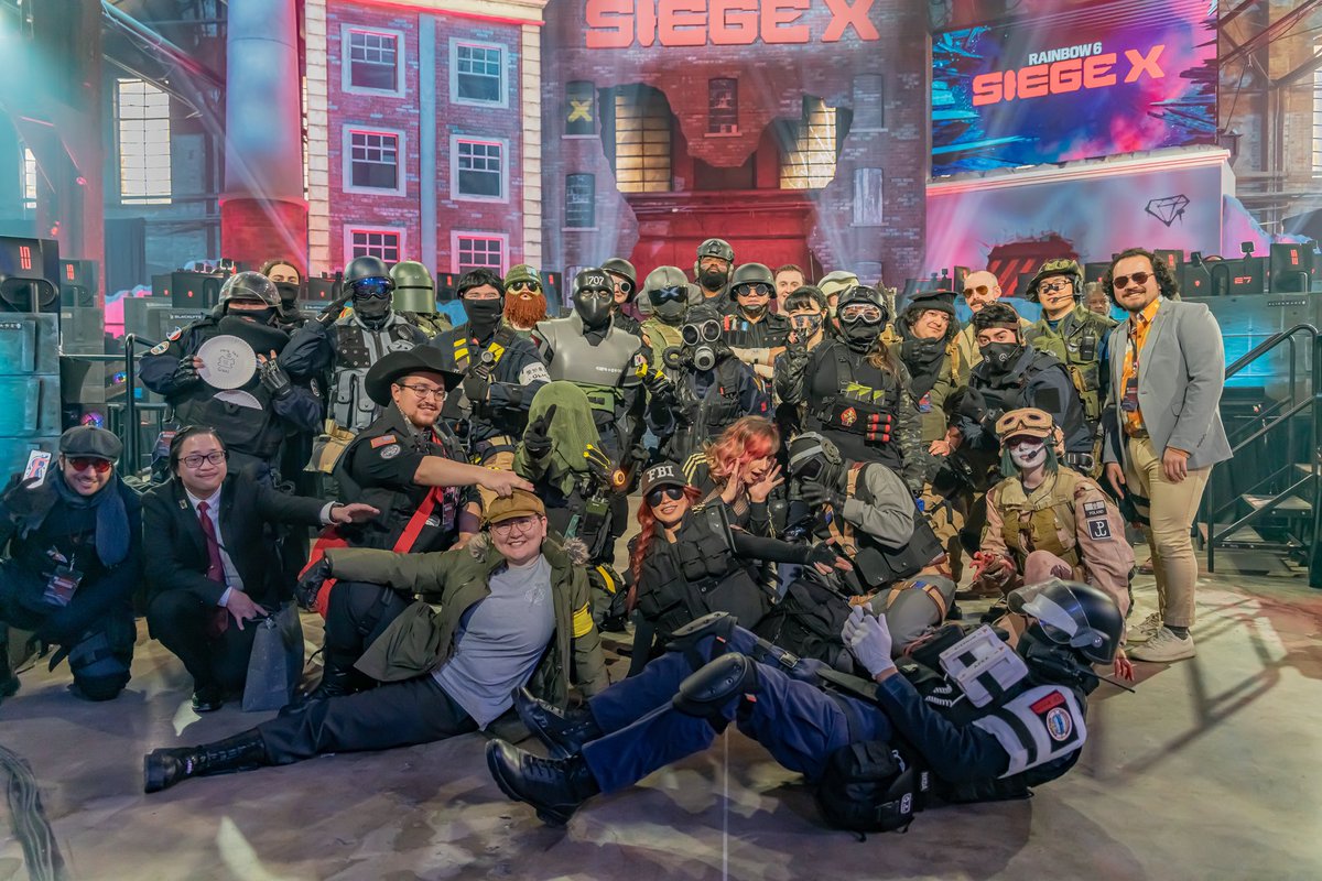 NoLimi7_'s tweet photo. Everyone did such an amazing job on their cosplays!  Proud of you all! 😍🔥

📸: @st0necold913 
#R6Community #RainbowSixSiege #R6X https://t.co/XbiNpYDNoX