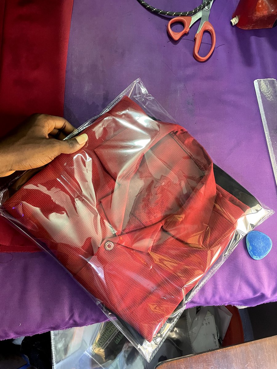 full fit( shirt and pants) available in preferred color combinations and sizes✂️
Price: ₦30,000

Please repost 🤲