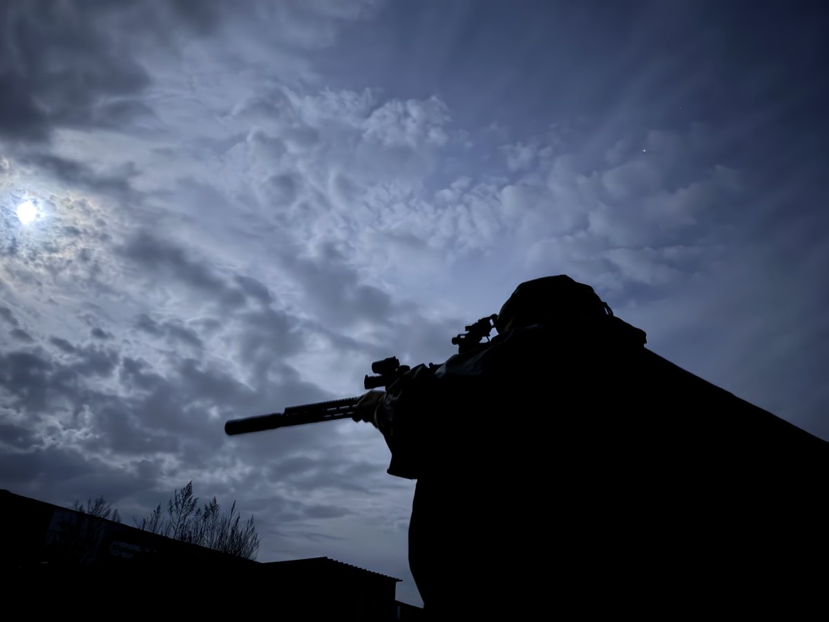 The soldiers of the RJC are constantly involved in tasks at night or twilight.
Confident, and most importantly, silent movement through the forest, trenches, or enemy dugouts with a large amount of equipment requires a lot of practice and coordination between groups.