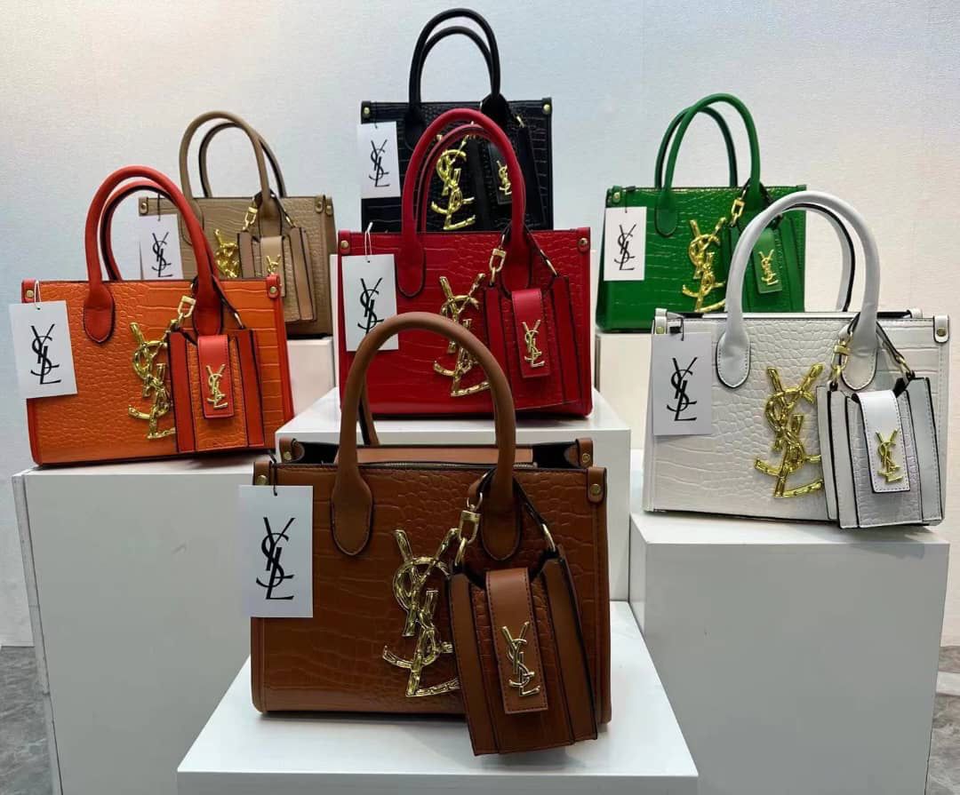 Uniquement sur commande 12.000f🤗
WhatsApp 698086687