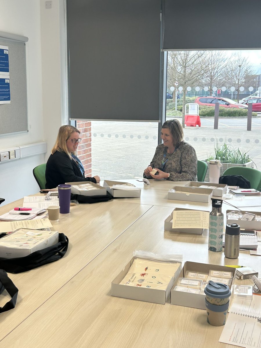 amanda_Lexonik's tweet photo. Far too much fun on our Leap training day with Primary delegates @olympustrust hoping to give their older learners a phonics boost before Secondary.
@LexonikST @bradleystokecs @filtonhillpri @Callicroft @CharboroughRd Meadowbank StokeLodge 📚 https://t.co/L2txzodQIO