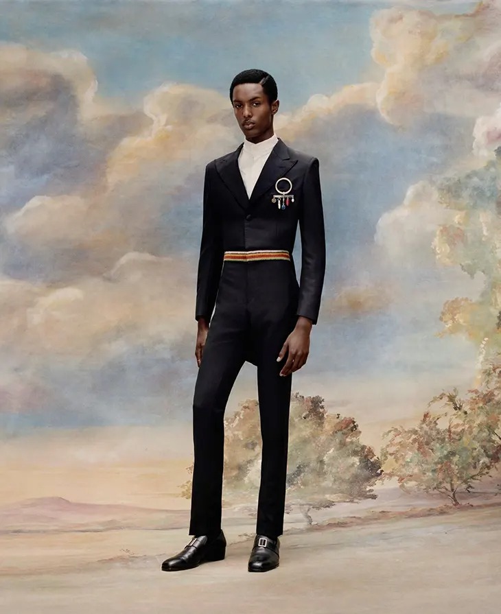 designscene's tweet photo. Tyler Mitchell’s Tribute to Black Dandyism - See more here: https://t.co/ybDo6uehqL
#TylerMitchell ’s visual essay for #TheMet’s Superfine catalogue honors Black dandyism, capturing its elegance, evolution, and deep cultural significance. Mitchell made a tribute to the power of fashion, and a reflection on the cultural weight of getting dressed. In Harlem, surrounded by history and heritage, Mitchell captures modern dandies and models dressed in pieces from the exhibition alongside their own carefully curated wardrobes.
Photography by Tyler Mitchell, Courtesy of The Met