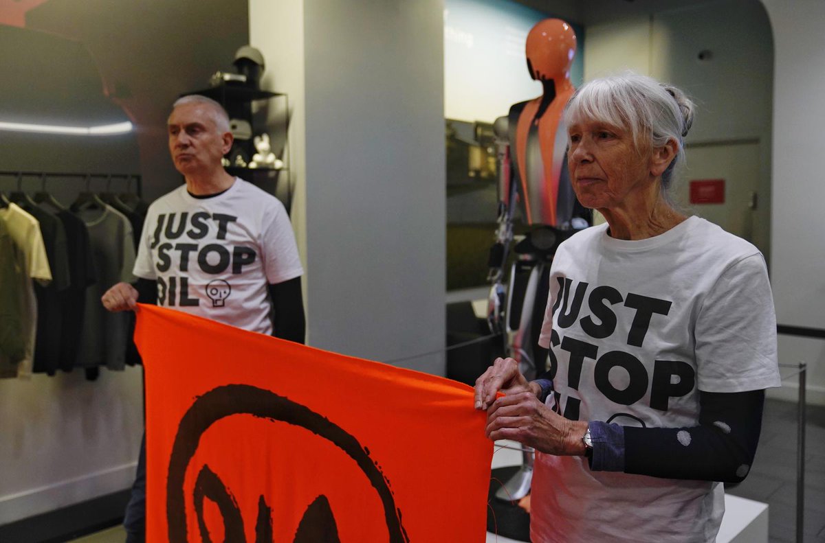 While covering a <a href="/JustStop_Oil/">Just Stop Oil</a> protest against Elon Musk in a Tesla store press photographer Denise Baker was informed that she was banned from <a href="/westfieldlondon/">Westfield London</a> in Shepherds Bush for two years, just for doing her job. #PressFreedom