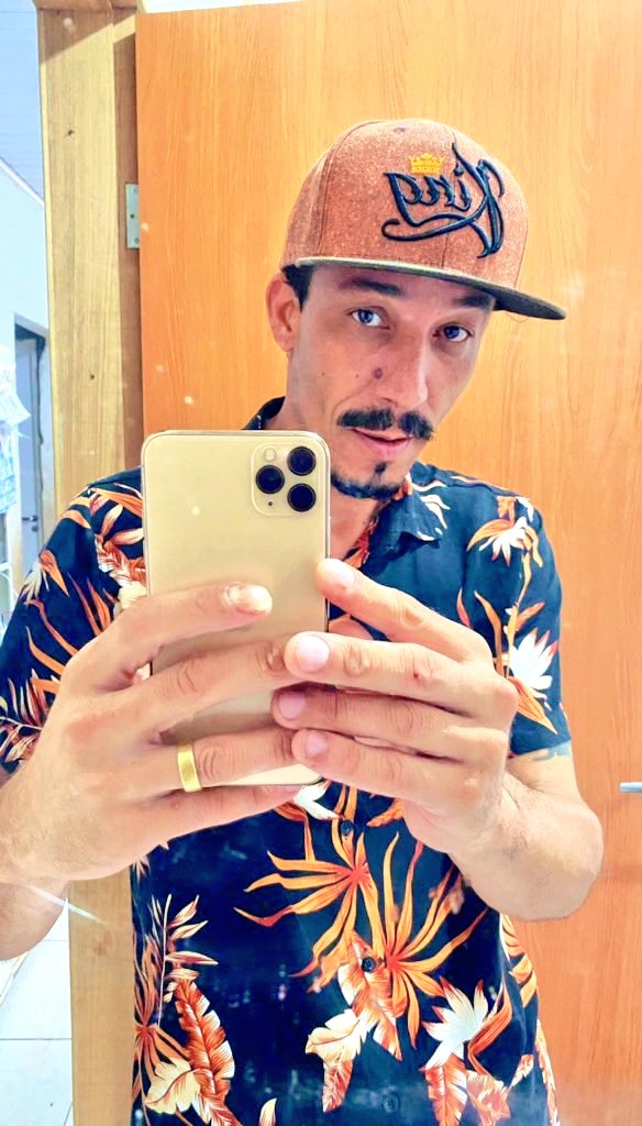 CANTOR EXIBICIONISTA tweet media