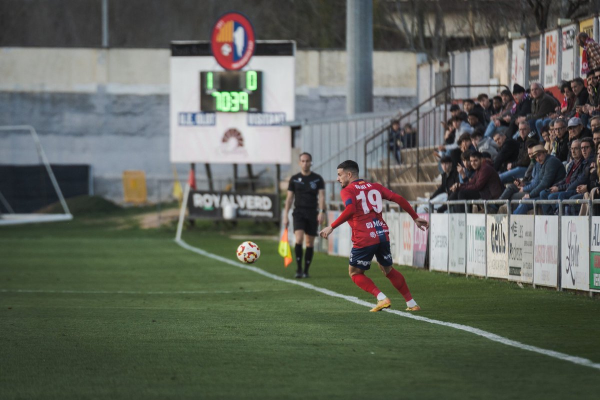 Unió Esportiva Olot (@ueo1921) on Twitter photo 🎂 𝗣𝗘𝗥 𝗠𝗢𝗟𝗧𝗦 𝗔𝗡𝗬𝗦, <a href="/DaniHdez_10/">Dani Hernández</a>!
El lateral de Castelldefels compleix 2️⃣8️⃣ anys aquest dilluns
🔭 Va caure de la llista a Mallorca per molèsties físiques, però esperem gaudir aviat de l'esquerra de seda
🥳 A passar un bon aniversari, Dani!
#TornemAmbTu #2RFEF3 🎂 𝗣𝗘𝗥 𝗠𝗢𝗟𝗧𝗦 𝗔𝗡𝗬𝗦, <a href="/DaniHdez_10/">Dani Hernández</a>!
El lateral de Castelldefels compleix 2️⃣8️⃣ anys aquest dilluns
🔭 Va caure de la llista a Mallorca per molèsties físiques, però esperem gaudir aviat de l'esquerra de seda
🥳 A passar un bon aniversari, Dani!
#TornemAmbTu #2RFEF3
