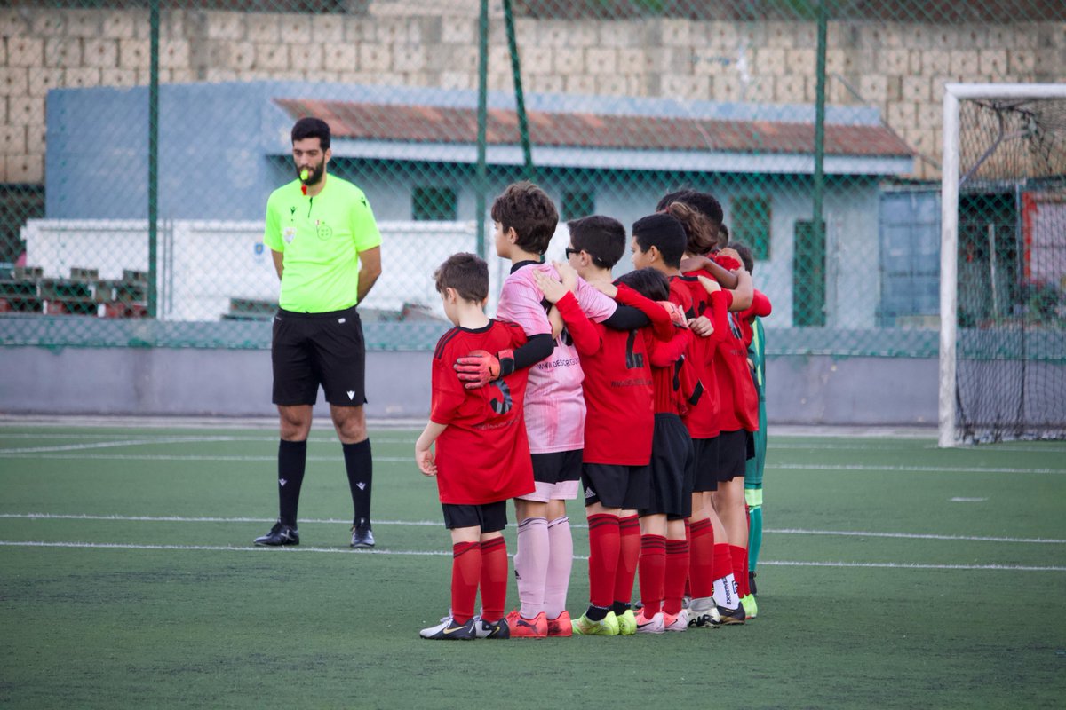 udguia's tweet photo. Nuestro Alevín suma un empate frente a la UD Las Coloradas. Un partido para seguir aprendiendo, disfrutando y creciendo juntos. ¡Gran trabajo, equipo! 💪❤️🖤
#volveralacima #guiaesdeporte #udguia https://t.co/S4ouPxagAE