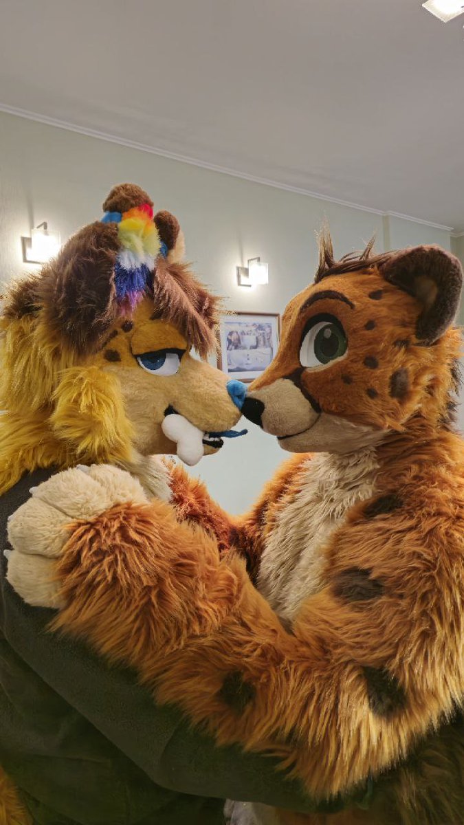 Such a cutie <a href="/lkthfx/">Лисик Люк 🇺🇦🦊🏳️‍🌈</a> 
#furry #fursuit