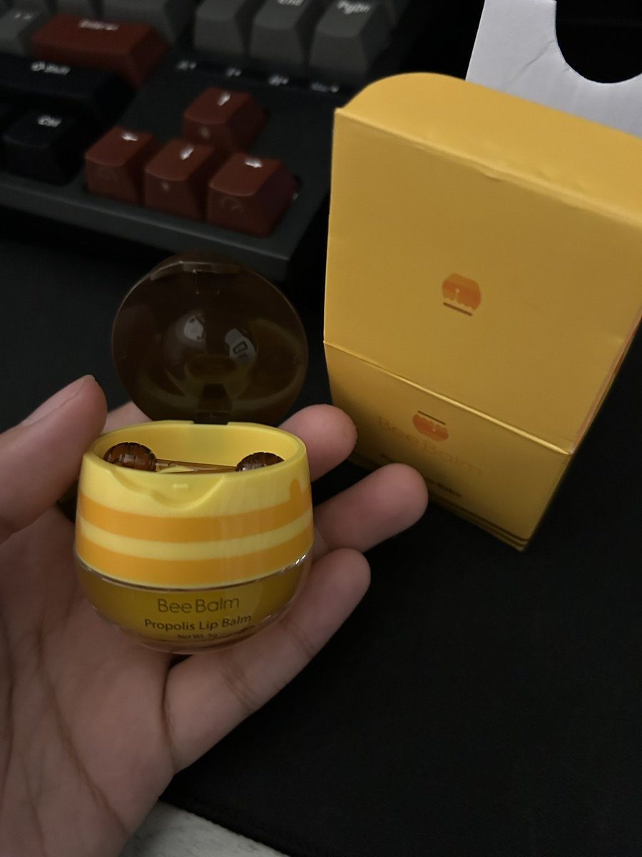gomjibbang's tweet photo. my aunt just gave me this lip balm and i genuinely couldn't believe the coincidence that it's the same lip balm hanni showed us on one of their lives😭 https://t.co/7gA9YwcBm7