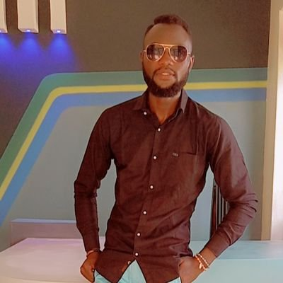 rwenzoritv1's tweet photo. But are they twins? all are television presenters.
#AndyBattol #KheemBest #GetDown #HypeHour https://t.co/k54FRiklQI