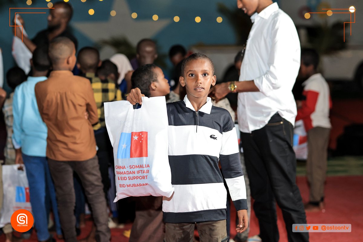 China’s generosity lights up Ramadan! 
Hon Sayid Ali Isack Mohamed, in partnership with the Chinese Embassy in Somalia, held an inspiring Iftar and Eid clothes distribution for 50 orphans and underprivileged children.

<a href="/ChineseSomalia/">Chinese Embassy in Somalia</a>
<a href="/AmbWangYu/">Wang Yu 王昱</a> 
<a href="/MFA_China/">CHINA MFA Spokesperson 中国外交部发言人</a>
<a href="/HonSayidAli/">Mp.Sayid Ali isack</a>