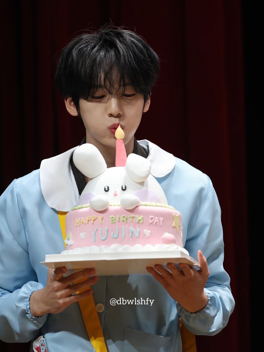 dbwlshfy's tweet photo. 250316 팬싸
🐰🎂

#한유진 #HANYUJIN #ハンユジン #韓維辰 
#제로베이스원 #ZEROBASEONE #ZB1 #ゼベワン https://t.co/TZ0bvauAIE