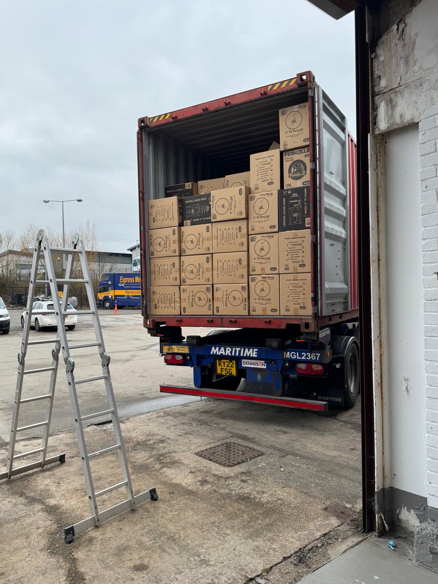 angelHomeBrew's tweet photo. Just received KegLand shipment - 40' container packed with all your favourite brewing essentials! 🍻

Now unloading ,will be putting items back in stock today /tomorrow, plus a few new ones to get listed

#KegLand #Homebrewing #BrewGear #CraftBeer #BrewingEssentials #homebrew https://t.co/jVanUXnJo6