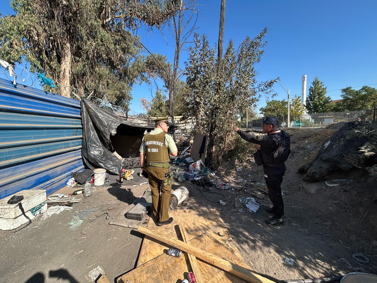 Carabineros Prefectura Cordillera (@carabprefcord) on Twitter photo #PuenteAlto: <a href="/CarabMicc/">Carab. Plan Cuadrante e Integración Comunitaria</a> de la 38a Comisaría “Puente Alto” junto a <a href="/mpuentealto/">Puente Alto</a> realiza reubicación de personas en situación de calle, logrando la recuperación de espacios públicos y el aumento de sensación de seguridad en vecinos del sector.
#LaPrevencionEsNuestraEsencia #PuenteAlto: <a href="/CarabMicc/">Carab. Plan Cuadrante e Integración Comunitaria</a> de la 38a Comisaría “Puente Alto” junto a <a href="/mpuentealto/">Puente Alto</a> realiza reubicación de personas en situación de calle, logrando la recuperación de espacios públicos y el aumento de sensación de seguridad en vecinos del sector.
#LaPrevencionEsNuestraEsencia