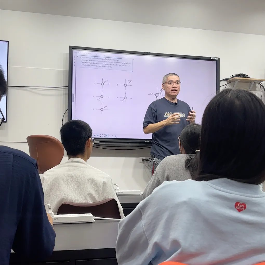 เราจะมารีวิวสถาบันที่เคยเรียนนะคะ
มีวิชา
คณิต ฟิสิกส์ เคมี ชีวะ อังกฤษ ไทย สังคม 
Tgat1 tpat1 tpat3

#dek69