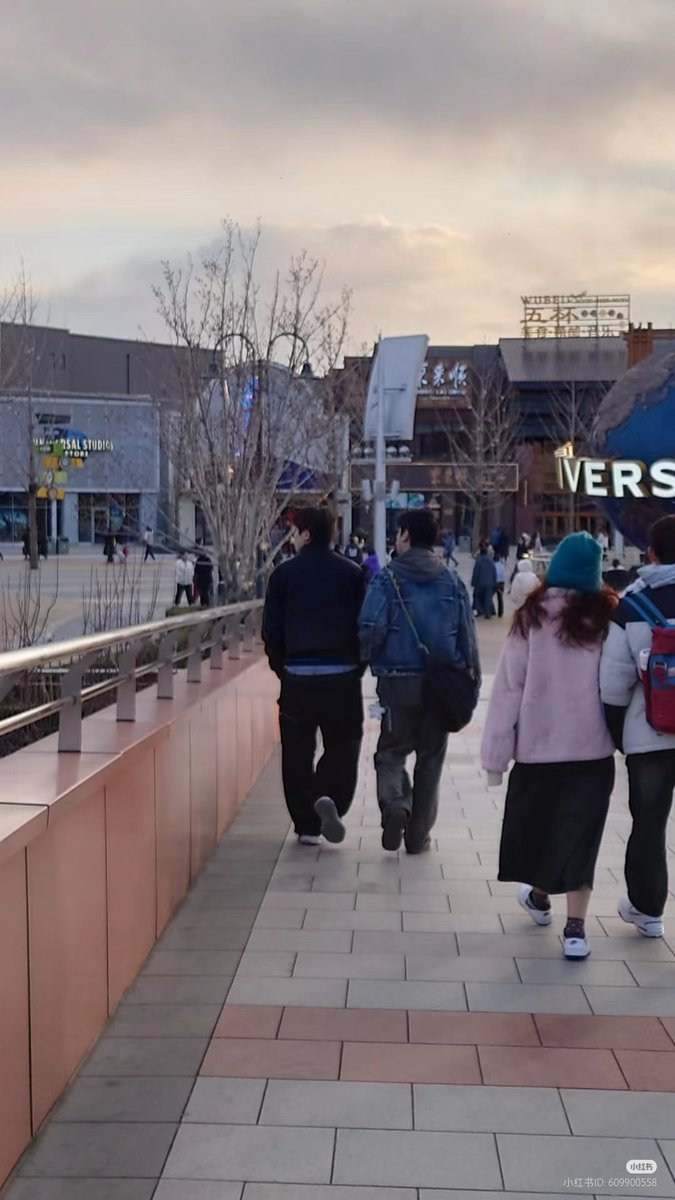 gyuljunie's tweet photo. Op spotted Hangyul and Junhyuk at universal studios beijing today!

#한결 #翰洁 #HANGYUL #POLARIX https://t.co/IqScTGlg90