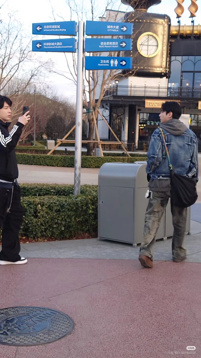 gyuljunie's tweet photo. Op spotted Hangyul and Junhyuk at universal studios beijing today!

#한결 #翰洁 #HANGYUL #POLARIX https://t.co/IqScTGlg90