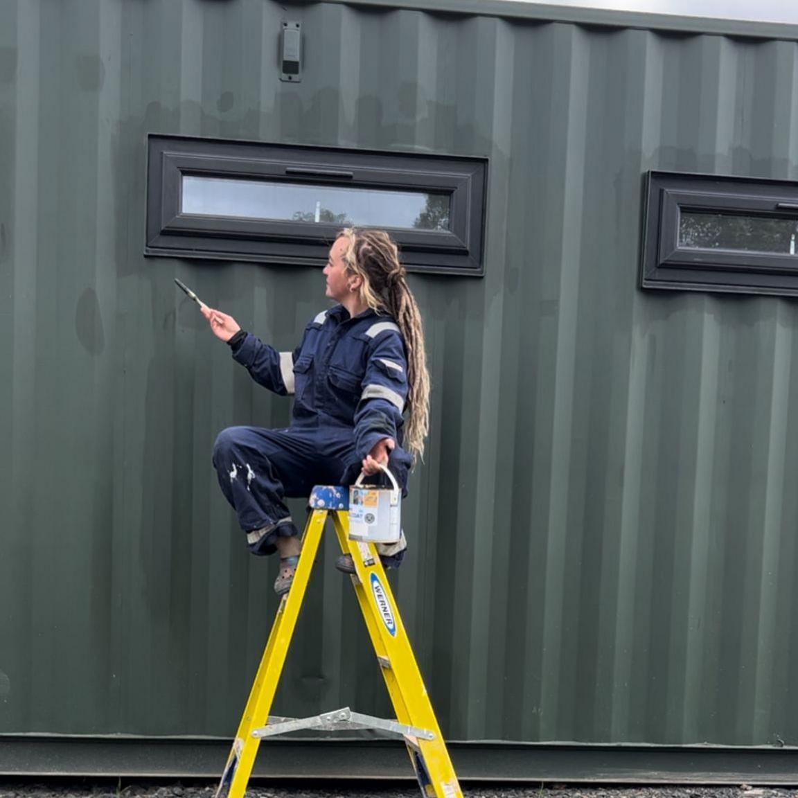 PhilspaceLtd's tweet photo. 🏡 Trading a traditional home for a shipping container! Read one woman's story of switching to off-grid living with @BBCNews: https://t.co/lGE7QFGefi

#ShippingContainer #ContainerHome #ContainerBuild https://t.co/zB8ZqwtXxr
