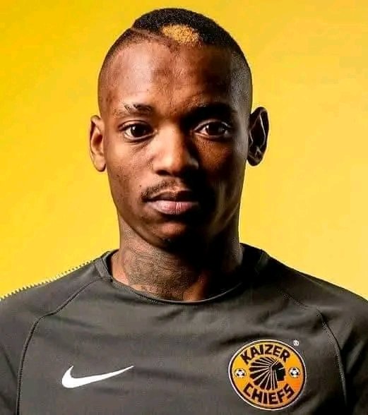 MDNnewss's tweet photo. Khama Billiat faces debt crisis as unpaid loans pile up

Former Kaizer Chiefs and Mamelodi Sundowns striker Khama Billiat is reportedly struggling with significant financial troubles, with outstanding debts in South Africa despite his return to Zimbabwe to play in the Zimbabwe Premier Soccer League (ZPSL).

One of the major financial issues involves an outstanding debt of approximately R372,066 owed to Standard Bank from an overdraft facility taken in 2020. 

While Billiat reportedly made regular payments until 2023, he has since defaulted on monthly installments ranging between R80,000 and R90,000.

Attempts to serve him with a summons have been unsuccessful, raising concerns that his assets in South Africa could be attached to settle the debt.

In addition, reports from early 2024 revealed that Billiat owes R1.7 million on a home loan for a property in Midrand, South Africa.

Emerging Markets Home Loans, the creditor, sought an eviction order against occupants of the house after Billiat allegedly ceased payments following his move to Yadah FC in March 2024. 

The property was reportedly set to be auctioned to recover the outstanding amount.

Billiat’s financial struggles have sparked widespread discussion, given his successful football career and high-profile status in African football.