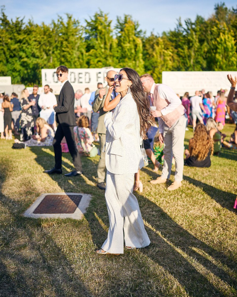 Goodwood_Races's tweet photo. June can’t come soon enough 😍💃 Send this to your organised friend to make #3FN happen this year 👀 

📆 6 June @GrooveArmada  
📆 13 June @Hot_Chip 
📆 20 June @ArtfulDodgerMC & Woody Cook  

Tap here to secure tickets for Three Friday Nights presented by @DegenDistillery: https://t.co/boB7PAVP9u
