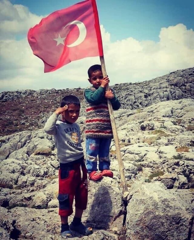 manastigin's tweet photo. "Türk çocuğu öksüz kalır, yurtsuz kalmaz."

💬Nene Hatun https://t.co/U3CMHD2vLh