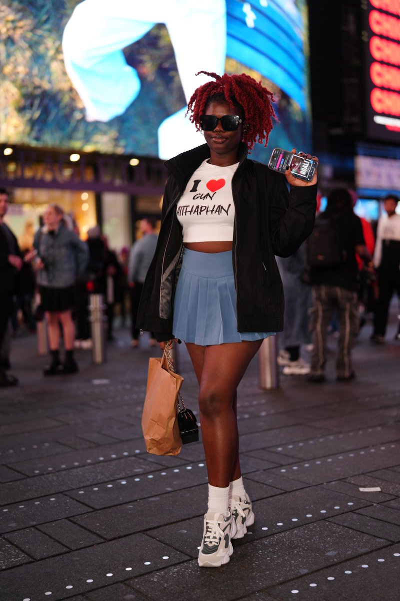 that_blacc_girl's tweet photo. The city shines, but I shine brighter! ✨ https://t.co/G1qjvAfXbI
