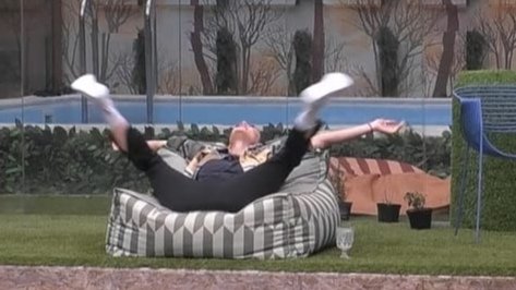 Maria42353055's tweet photo. 😂😂 Ma la professionista
Sta sempre a gambe aperte? 🤔 😂 😅
#Shalla 10 anni di carriera
#GrandeFratello https://t.co/tuAClU7NB7